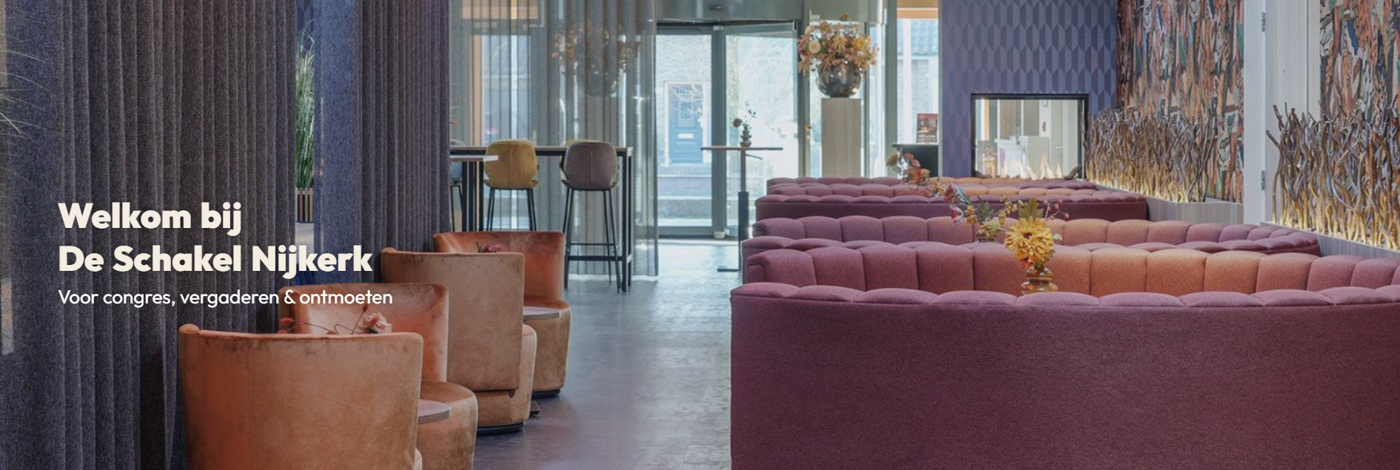 Lounge met banken in De Schakel